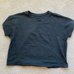 lulu t shirt cropped